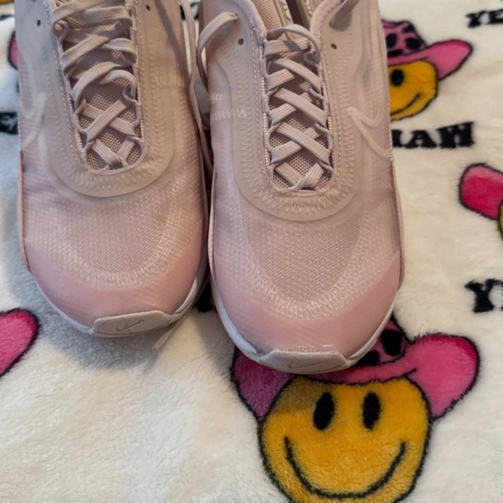 Nike Women's Light Pink Sneakers